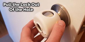 How to: Install/Remove child safety door knob covers by Safety 1st