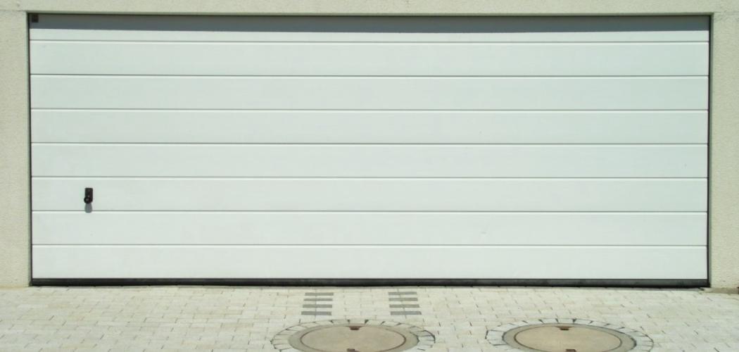 Top 6 can you pry open a garage door 2023