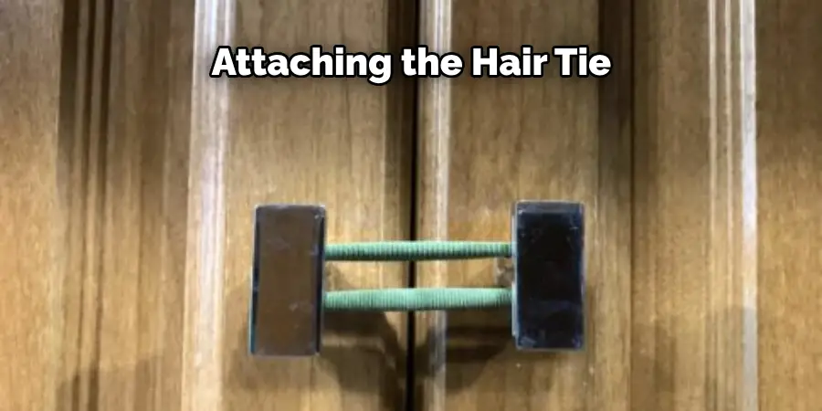 Attaching the Hair Tie 