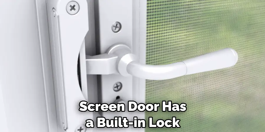 Screen Door Has a Built-in Lock