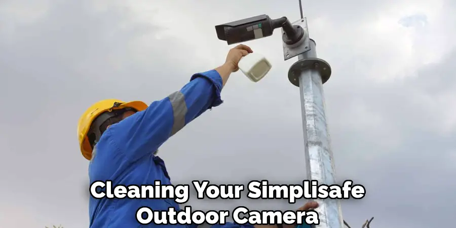 Cleaning Your Simplisafe
Outdoor Camera