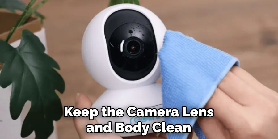 Keep the Camera Lens
and Body Clean