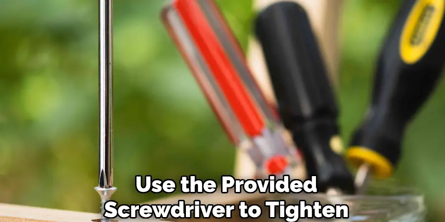 Use the Provided
Screwdriver to Tighten