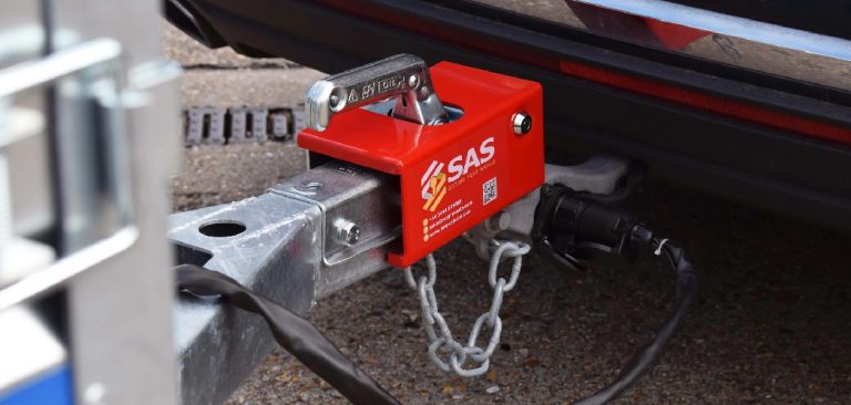 How to Lock Trailer to Hitch